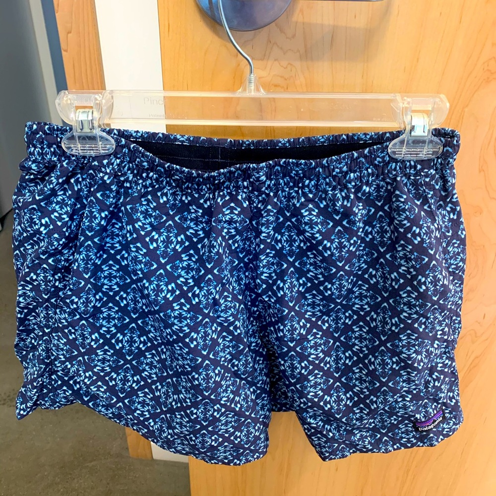 Patagonia women’s baggies shorts. M - 5”